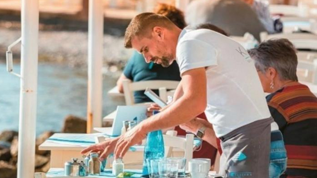 Yunanistan'da turizm sektörü 80 bin personel aranıyor